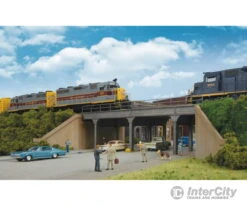 Walthers Cornerstone HO 4561 Urban Steel Overpass -- Kit