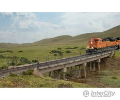 Walthers Cornerstone HO 4591 Modern Short-Span Concrete Railroad Bridge -- Kit - 17-7/8 X 2-13/16 X 2-7/8" 45.4 X 7.1 X 7.3cm