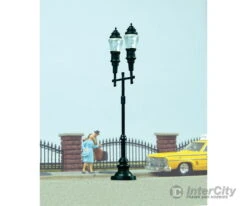 Walthers Scenemaster HO 4308 Double-Arm Street Light