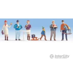 Walthers Scenemaster HO 6069 Holiday Shoppers Pkg(6) -- Wearing Winter Clothes