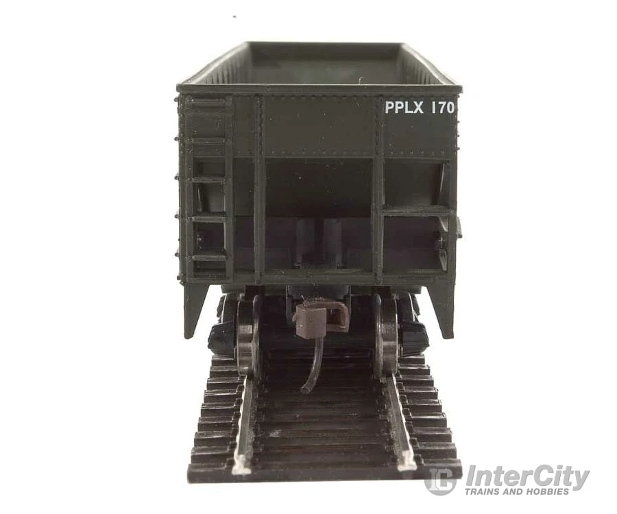 Walthers Trainline 1659 Offset Quad Hopper - Ready To Run -- Pennsylvania Power & Light PPLX #170 6 Walthers Trainline 1659 Offset Quad Hopper - Ready To Run -- Pennsylvania Power & Light PPLX #170 - Image 4